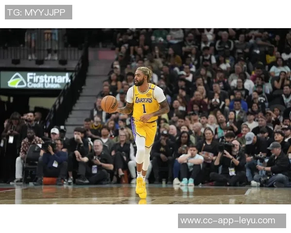 浓眉惨遭低迷表现本场比赛20分钟仅得2分创生涯新低